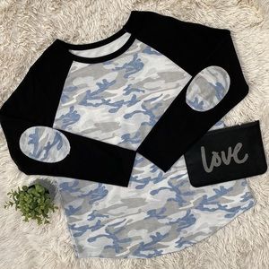 Boutique Raglan Sleeve Camo Top 💗 Black Olive & Gray
